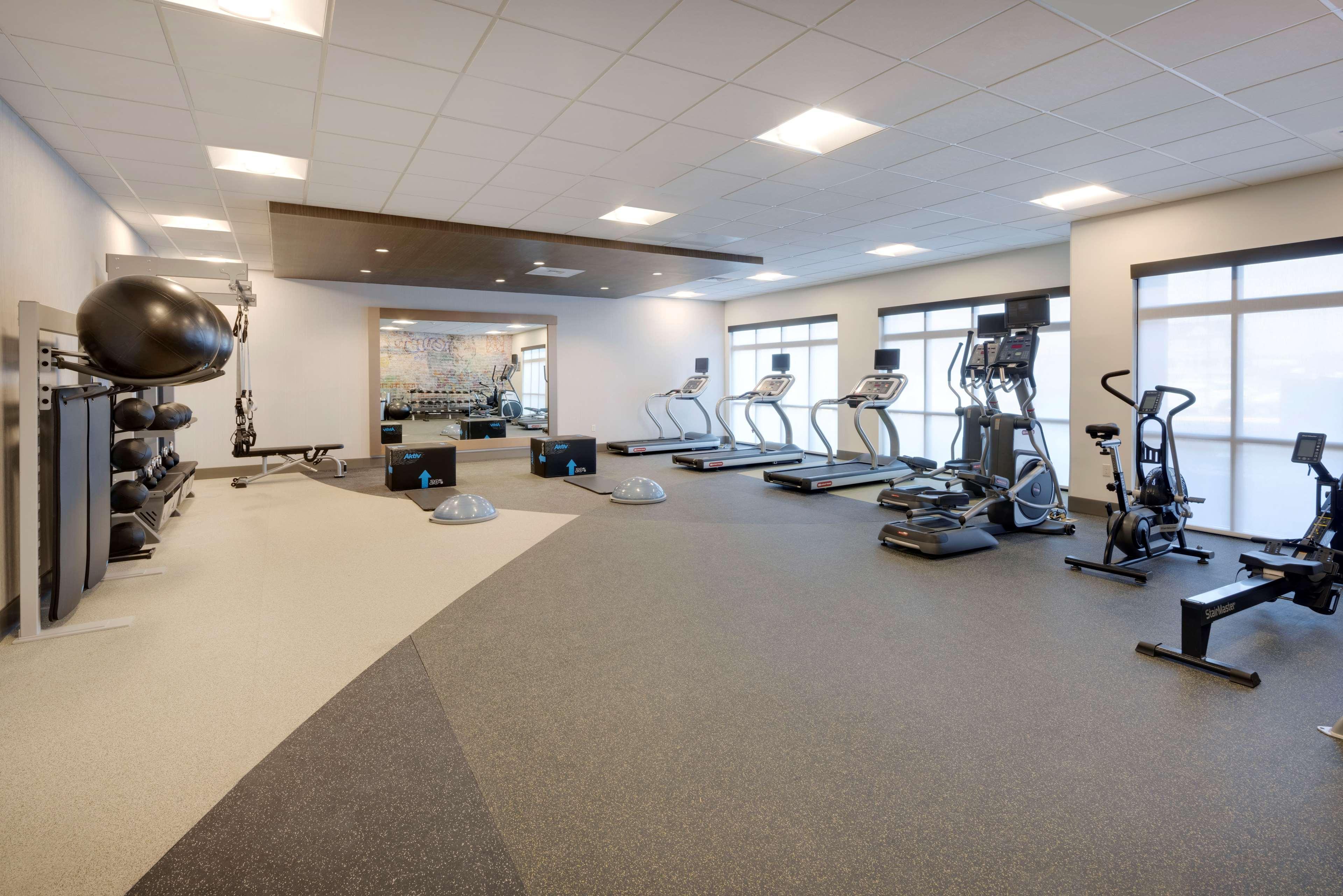 Hilton Garden Inn Haymarket Экстерьер фото