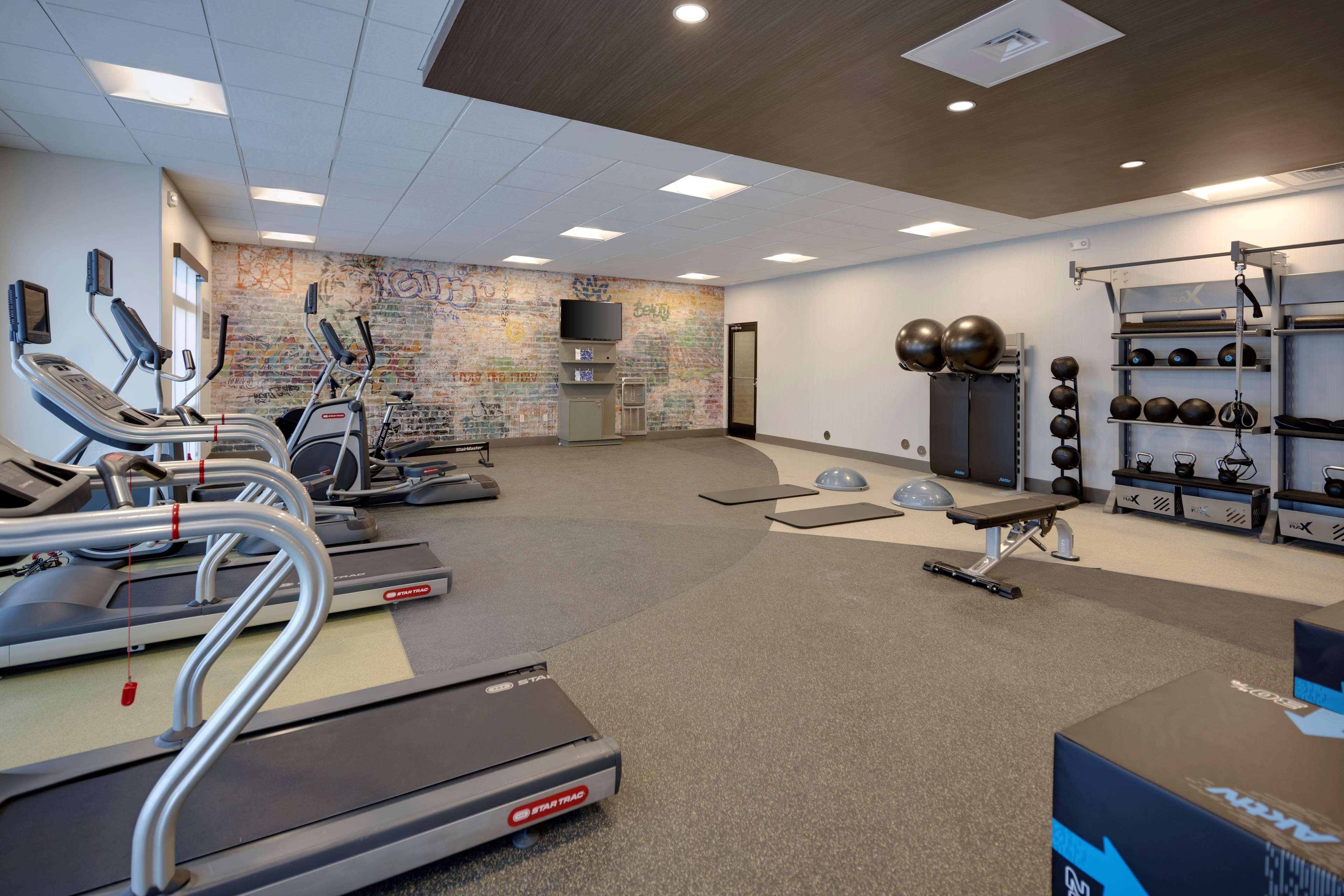 Hilton Garden Inn Haymarket Экстерьер фото