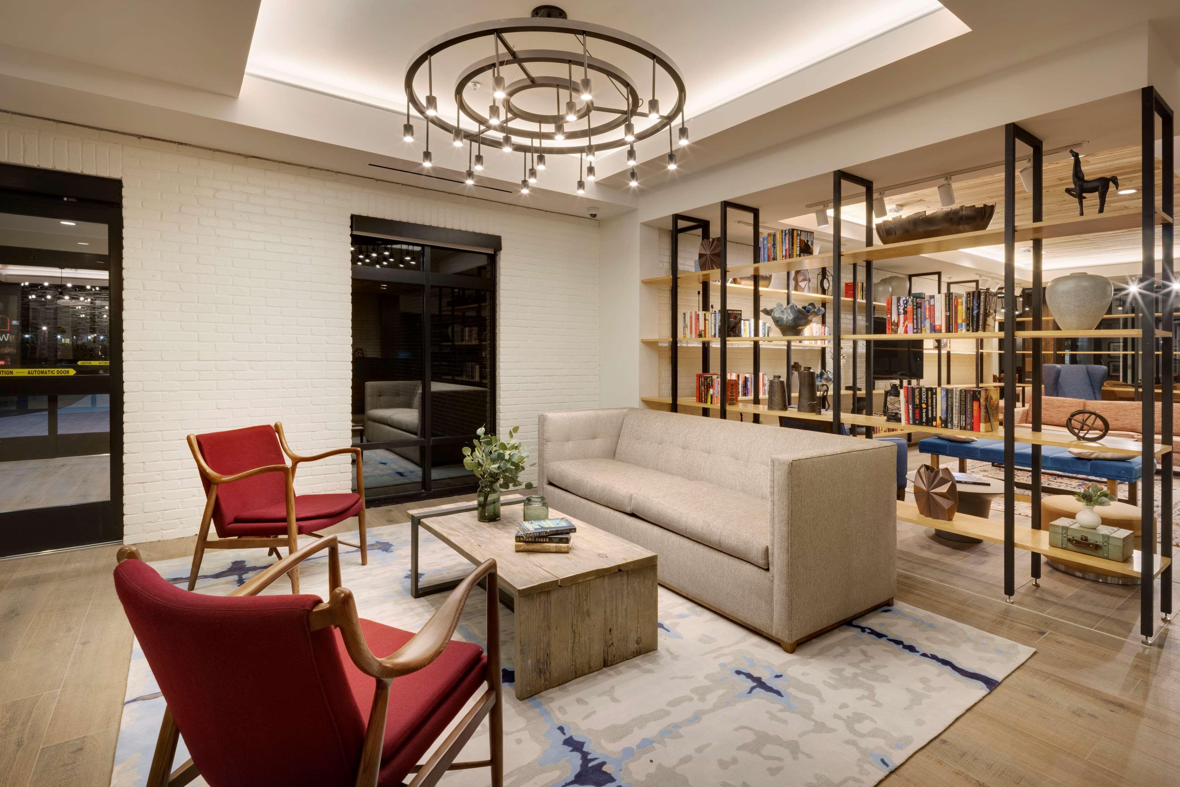 Hilton Garden Inn Haymarket Экстерьер фото