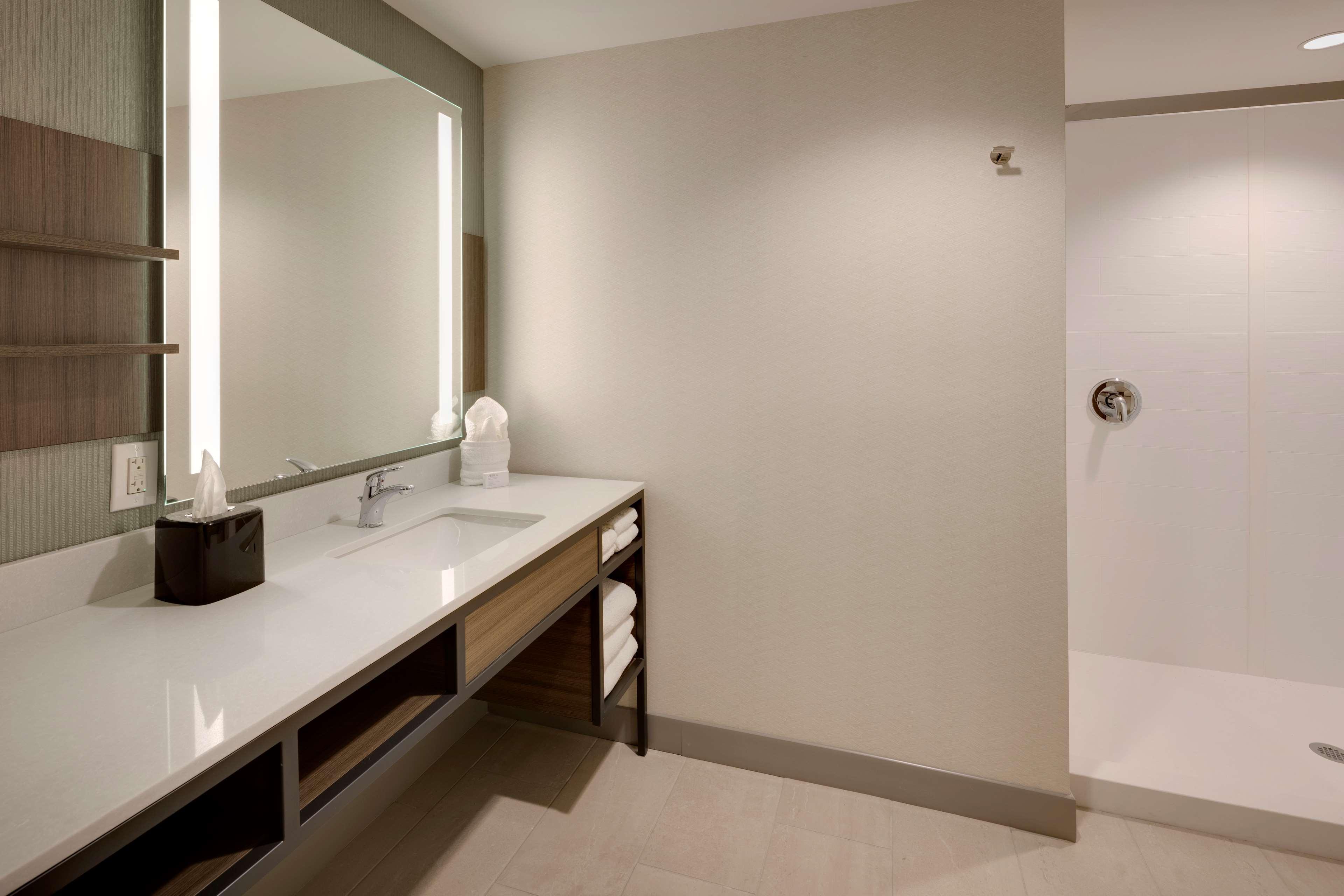 Hilton Garden Inn Haymarket Экстерьер фото