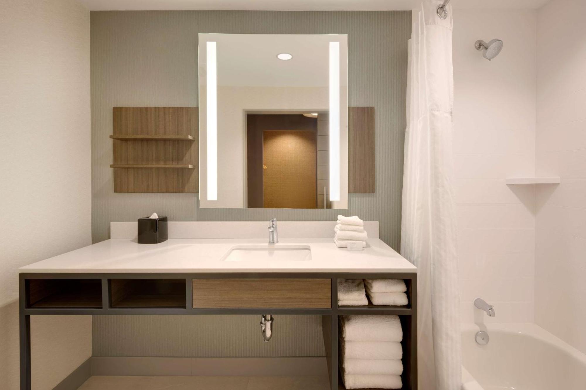 Hilton Garden Inn Haymarket Экстерьер фото