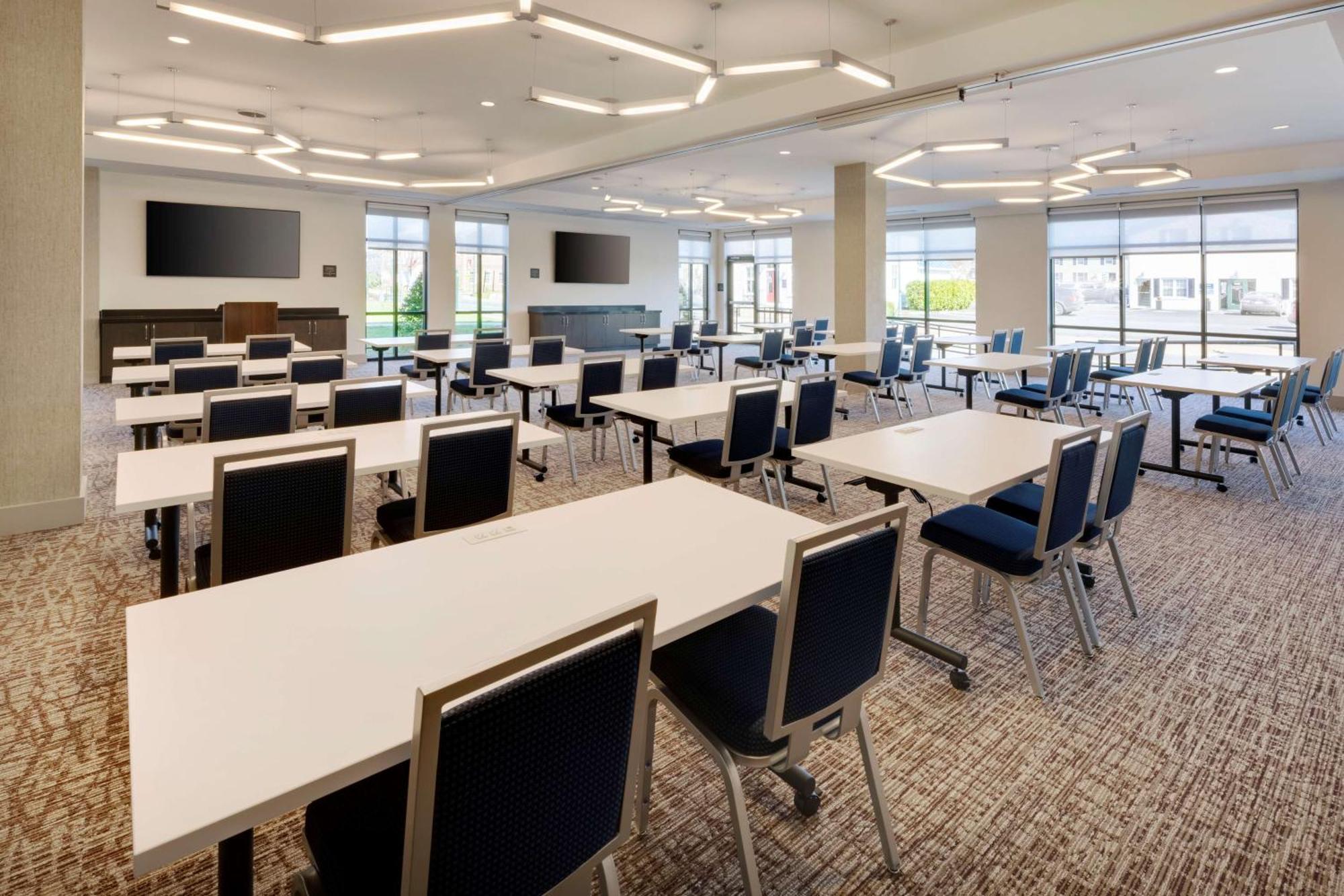 Hilton Garden Inn Haymarket Экстерьер фото