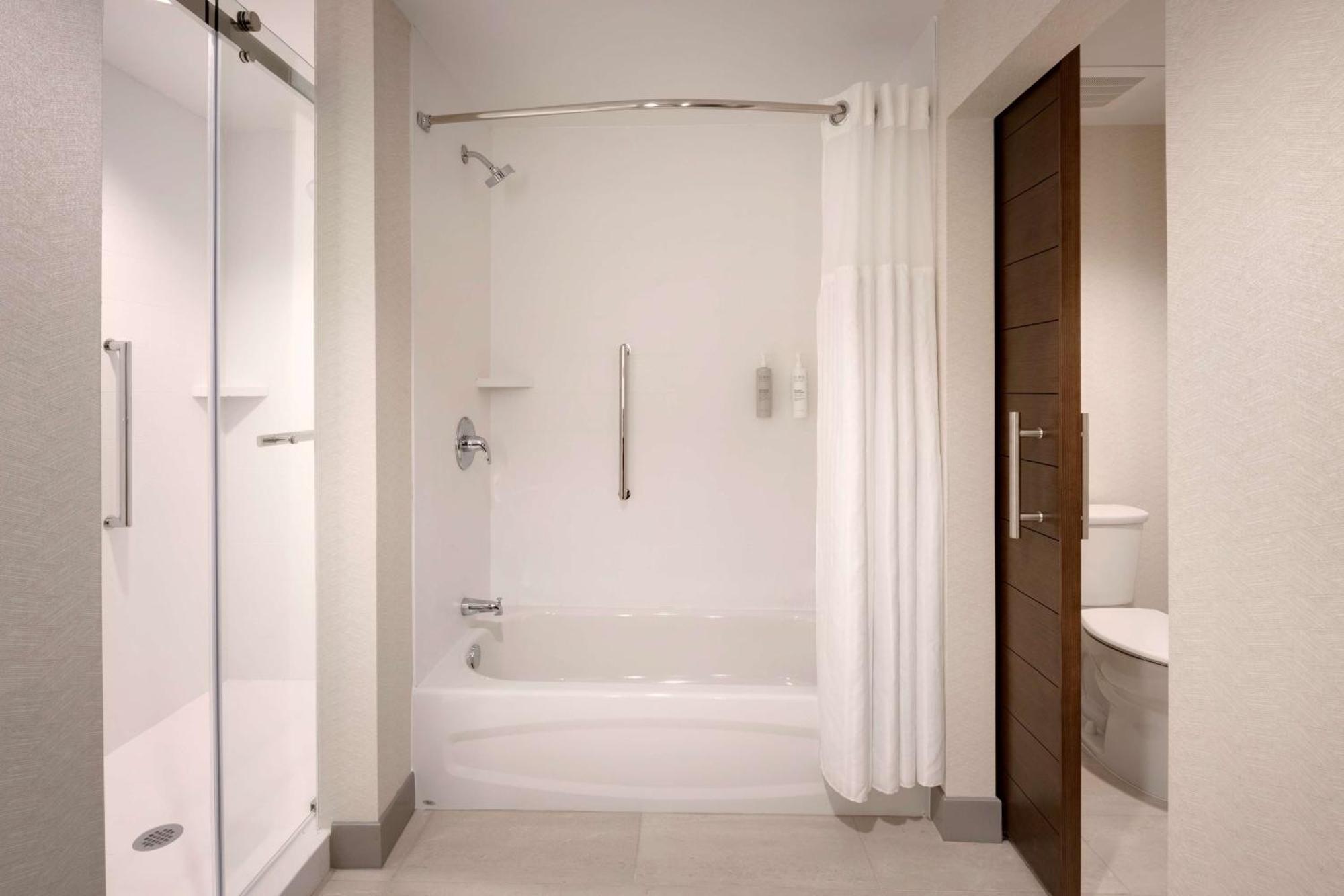 Hilton Garden Inn Haymarket Экстерьер фото