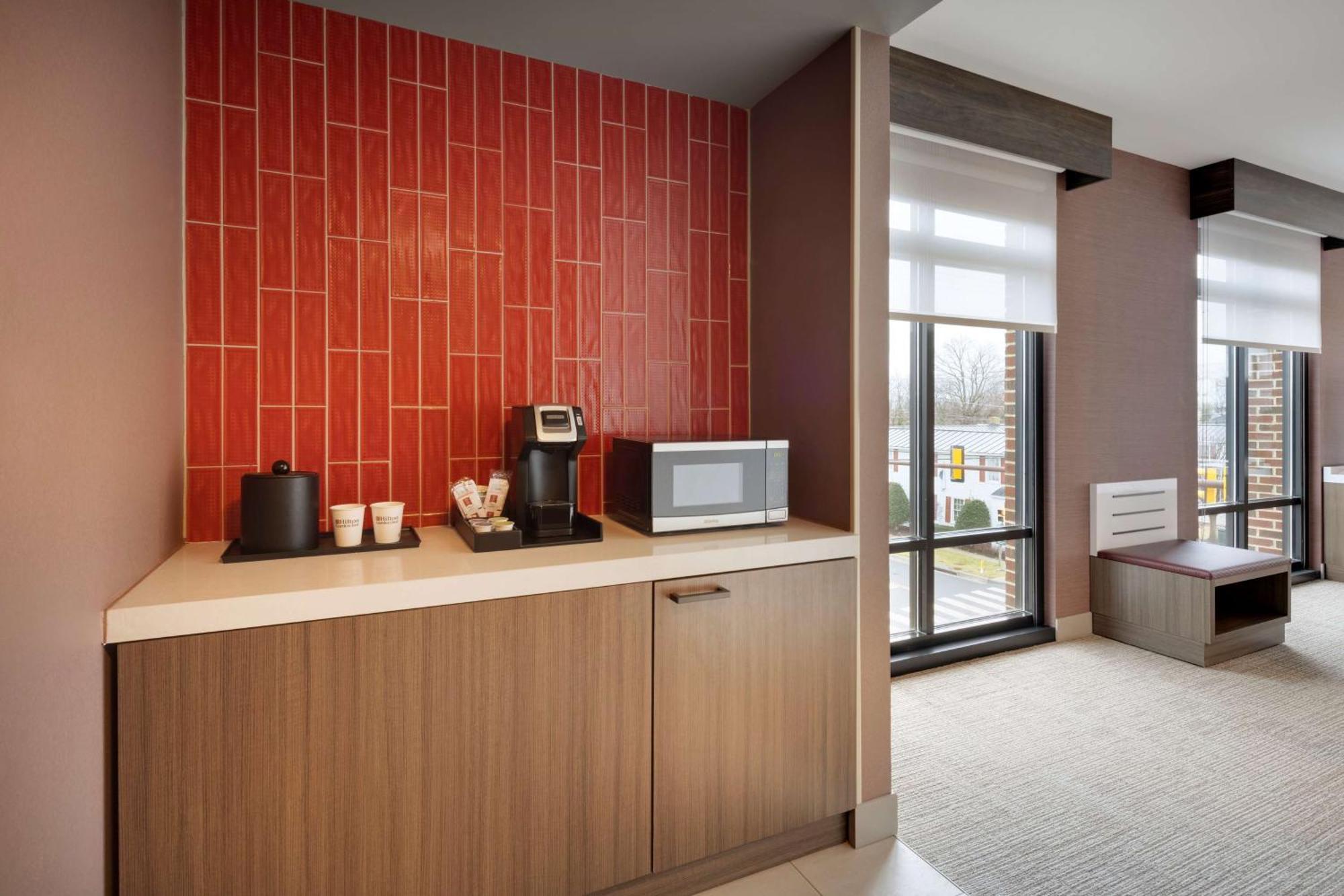 Hilton Garden Inn Haymarket Экстерьер фото