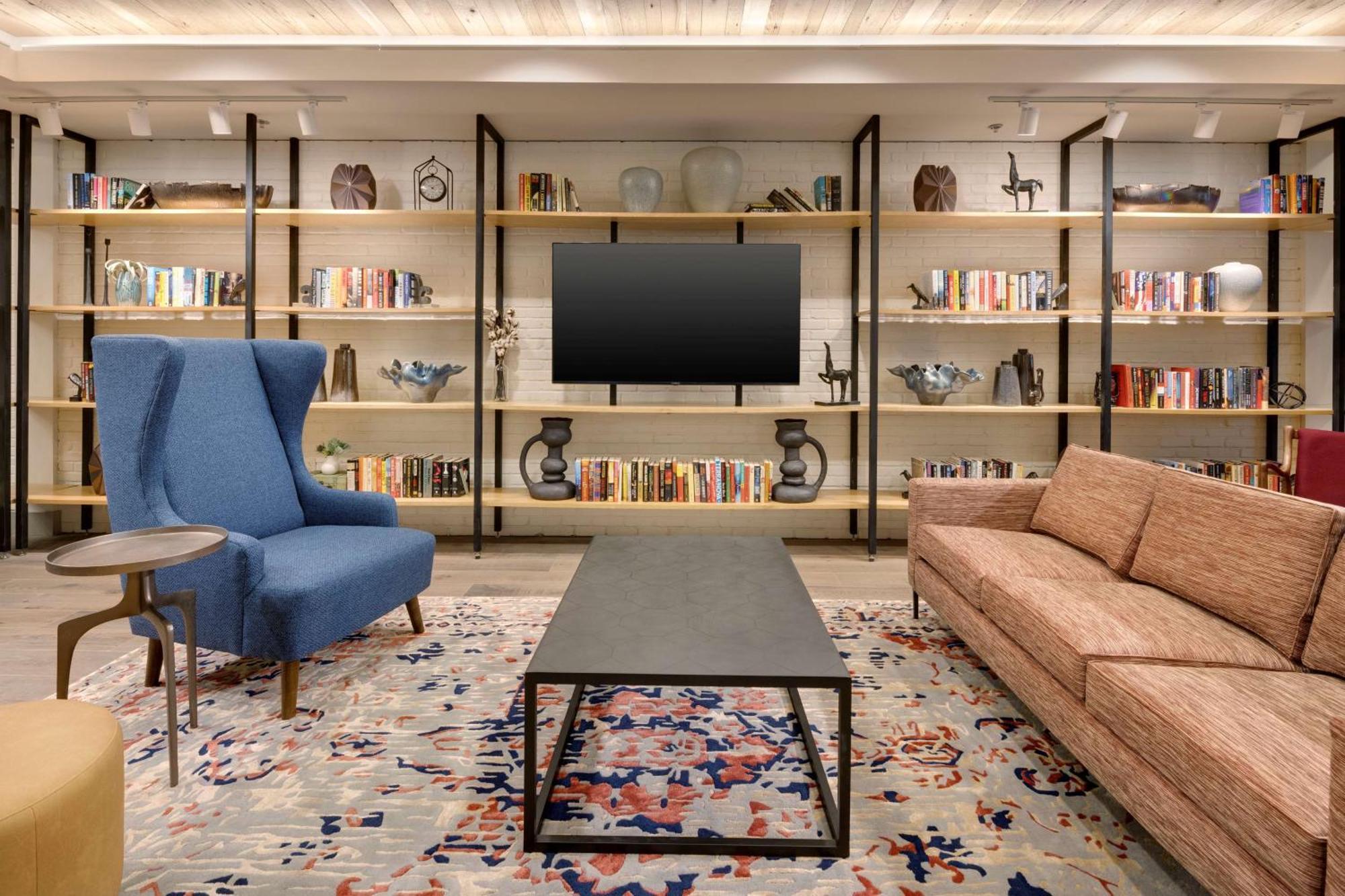 Hilton Garden Inn Haymarket Экстерьер фото